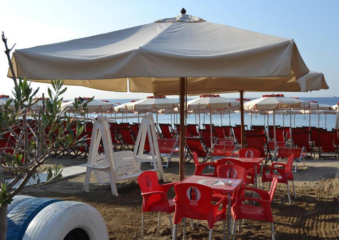 Savona Casa Vacanze Vicino Mare 3 Minuti Wifi מראה חיצוני תמונה