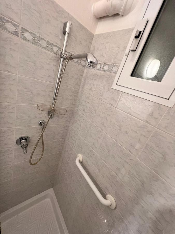 Savona Casa Vacanze Vicino Mare 3 Minuti Wifi מראה חיצוני תמונה