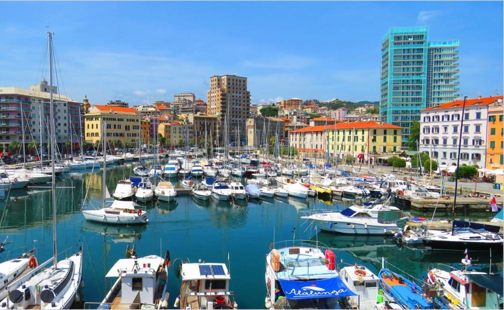 Savona Casa Vacanze Vicino Mare 3 Minuti Wifi מראה חיצוני תמונה