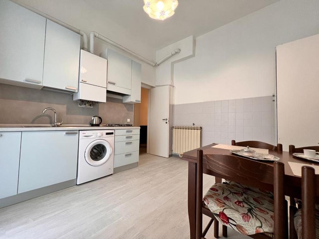 Savona Casa Vacanze Vicino Mare 3 Minuti Wifi מראה חיצוני תמונה