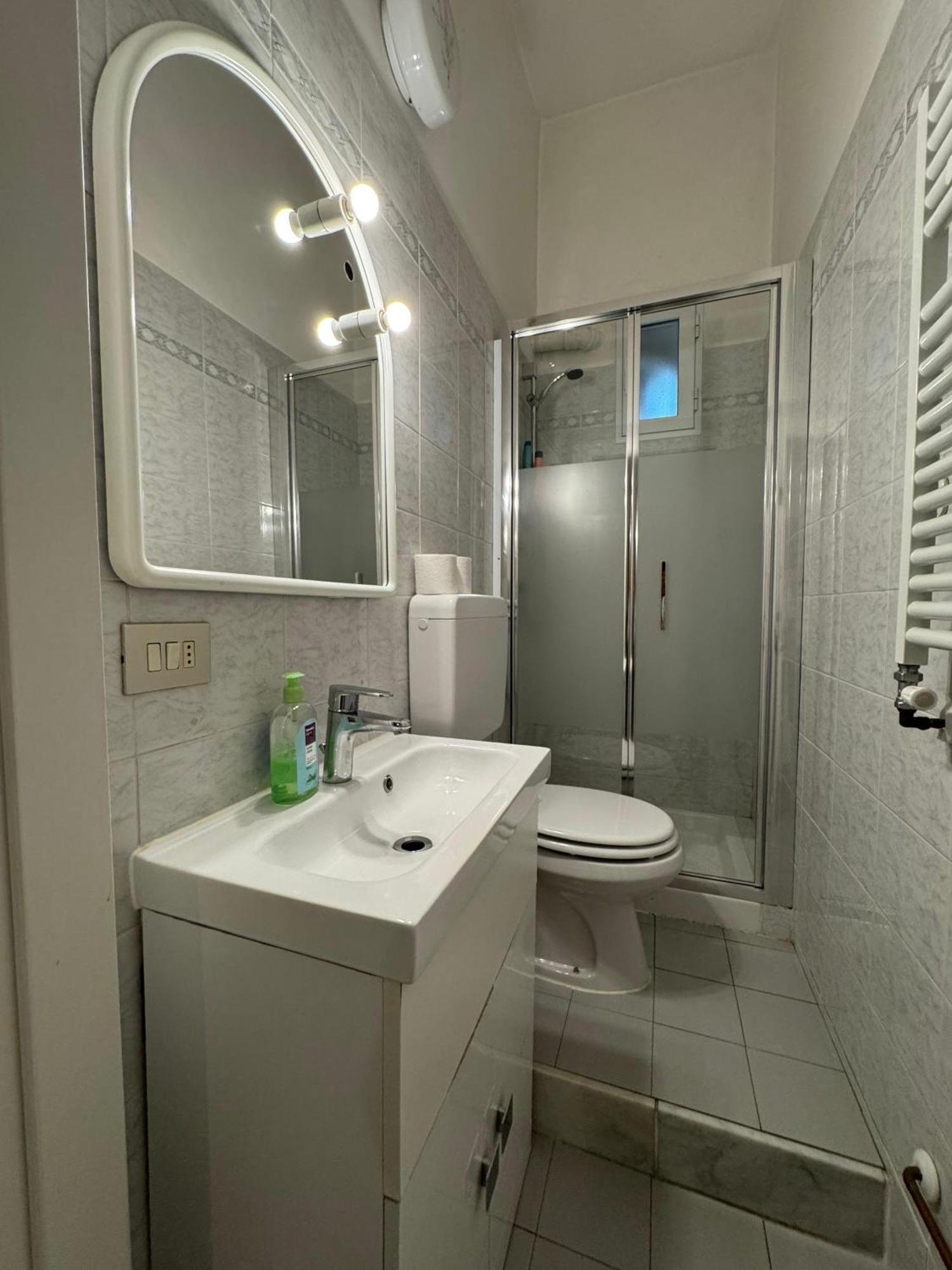 Savona Casa Vacanze Vicino Mare 3 Minuti Wifi מראה חיצוני תמונה